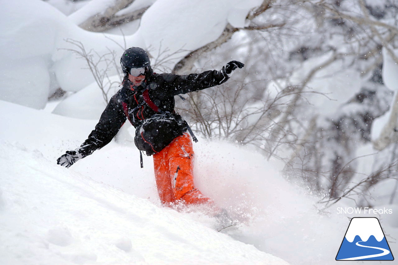 2018年最後のレポートを飾るのは、井山敬介さん！パウダースノーもたっぷり☆富良野スキー場。